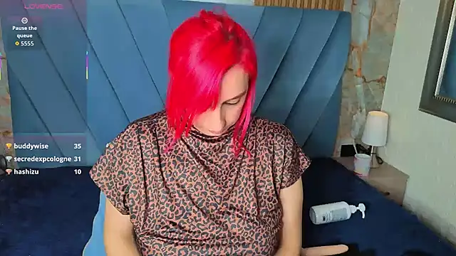 angel  red  online show from November 30, 2025, 1:37 pm