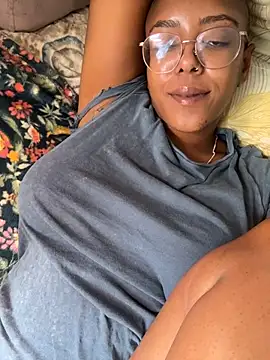 aliasyourfav online show from November 9, 2025, 4:49 pm