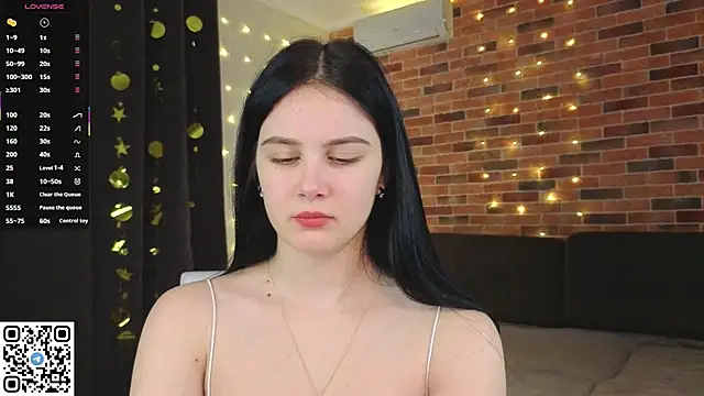 Snapshot of EnricaElis chatting on December 22, 2025, 8:17 pm EnricaElis online show from December 22, 2025, 8:17 pm