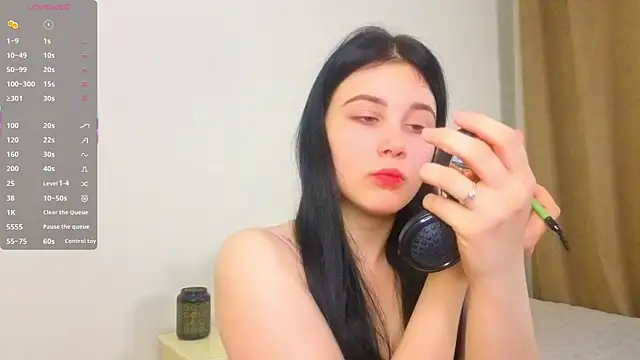 EnricaElis online show from April 17, 2026, 9:29 pm