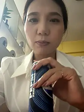 Dujuan-d online show from October 17, 2025, 1:46 pm