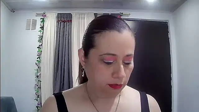 milagros latina75 online show from November 9, 2025, 5:44 pm