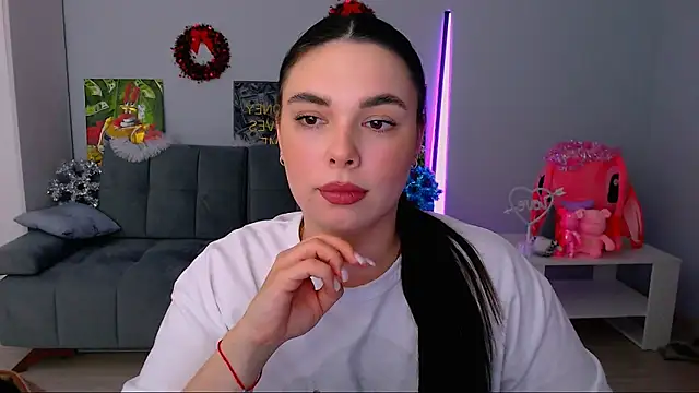 queenofthesense  online show from December 20, 2025, 9:49 am