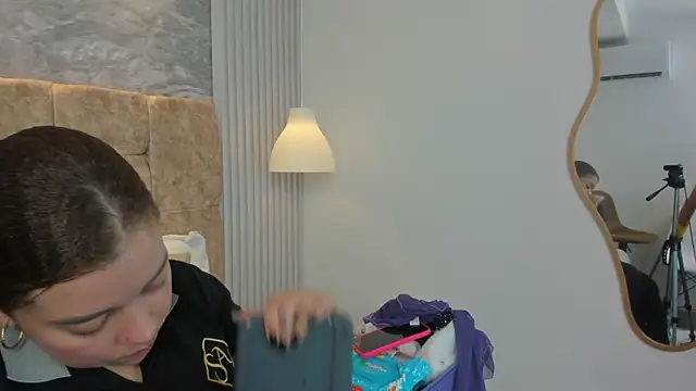 leilapons online show from September 24, 2025, 4:32 pm