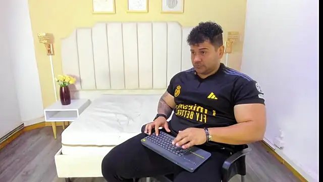 Snapshot of michael_hill1 chatting on October 4, 2025, 1:09 pm michael hill1 online show from October 4, 2025, 1:09 pm