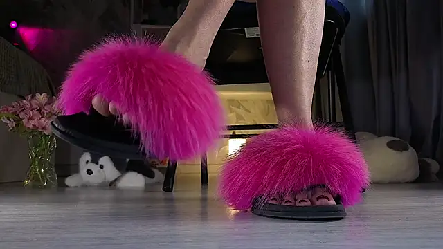 Feet Heelss online show from January 15, 2026, 10:42 am