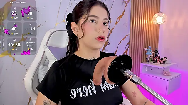 alissaowens  online show from November 29, 2025, 10:18 am