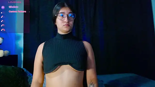 EVAH LEE  online show from October 17, 2025, 3:42 am