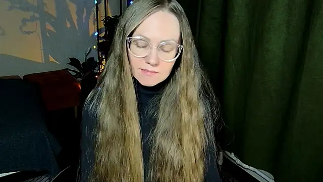 Snapshot of _Goldilocks_ chatting on October 1, 2025, 4:57 pm  Goldilocks  online show from October 1, 2025, 4:57 pm