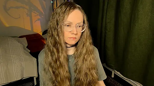 Snapshot of _Goldilocks_ chatting on October 8, 2025, 4:37 pm  Goldilocks  online show from October 8, 2025, 4:37 pm