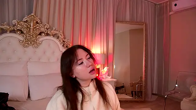 MeganStrain online show from December 17, 2025, 3:23 am