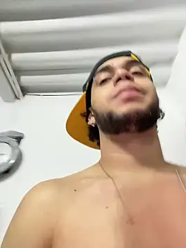 Snapshot of enzo_vittale03_ chatting on February 5, 2026, 12:26 am enzo vittale03 online show from February 5, 2026, 12:26 am