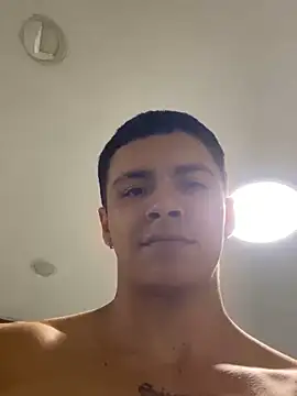 Snapshot of Leo_santoro chatting on September 10, 2025, 4:29 pm Leo santoro online show from September 10, 2025, 4:29 pm