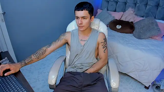 Snapshot of Leo_santoro chatting on September 14, 2025, 2:49 pm Leo santoro online show from September 14, 2025, 2:49 pm