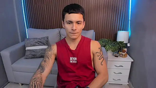 Snapshot of Leo_santoro chatting on September 18, 2025, 1:46 pm Leo santoro online show from September 18, 2025, 1:46 pm