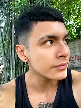 Snapshot of Leo_santoro chatting on October 2, 2025, 2:02 pm Leo santoro online show from October 2, 2025, 2:02 pm