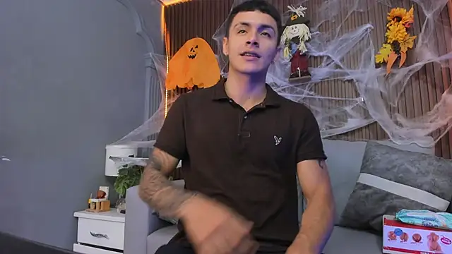 Snapshot of Leo_santoro chatting on October 11, 2025, 1:42 pm Leo santoro online show from October 11, 2025, 1:42 pm