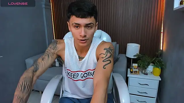 Leo santoro online show from November 24, 2025, 1:55 pm