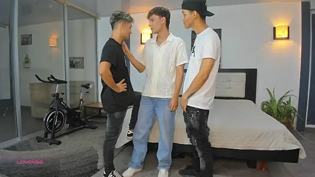 Bisexlifehot   online show from November 8, 2025, 11:14 pm