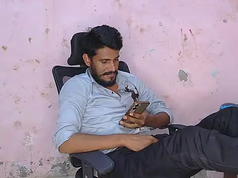 krishjaat43 online show from April 6, 2026, 4:52 pm