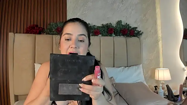 Snapshot of _Cris_Spicy_ chatting on February 20, 2026, 7:03 pm Cris Spicy online show from February 20, 2026, 7:03 pm