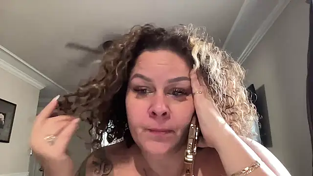 number1slut online show from October 6, 2025, 3:42 pm