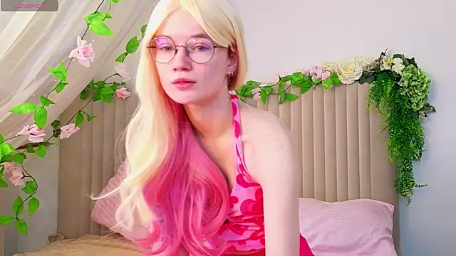 PixieKitty online show from October 9, 2025, 5:27 am