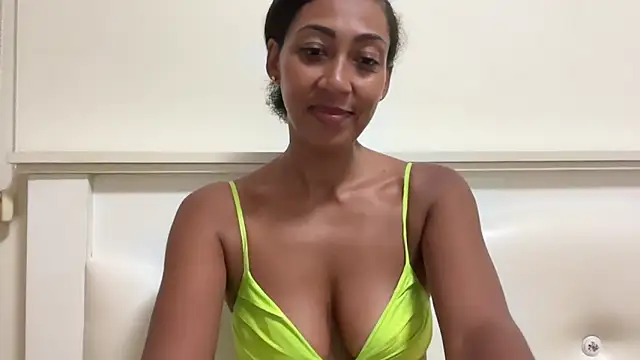 Vaylisse online show from September 17, 2025, 5:03 pm