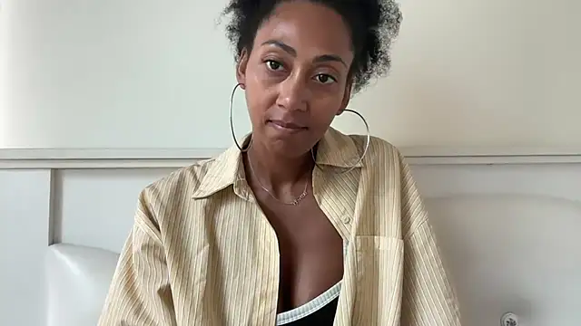 Vaylisse online show from September 26, 2025, 4:49 am