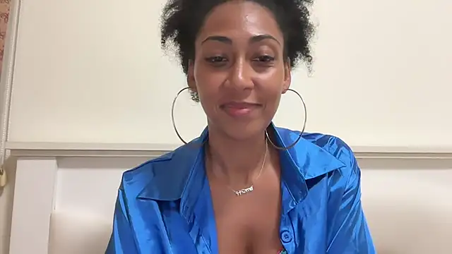 Vaylisse online show from October 28, 2025, 6:32 pm