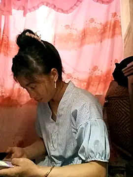 Snapshot of Phuongphuongg chatting on September 19, 2025, 10:27 am Phuongphuongg online show from September 19, 2025, 10:27 am