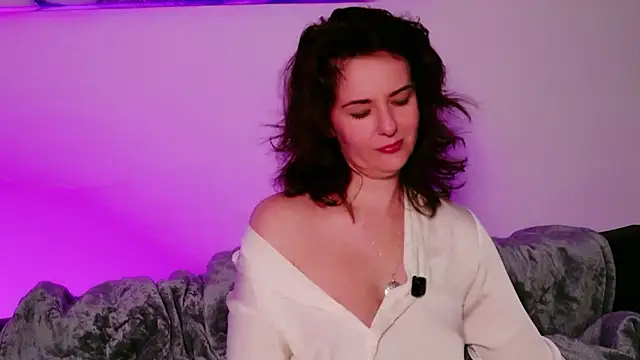 Witch in Silk online show from January 11, 2026, 9:09 pm