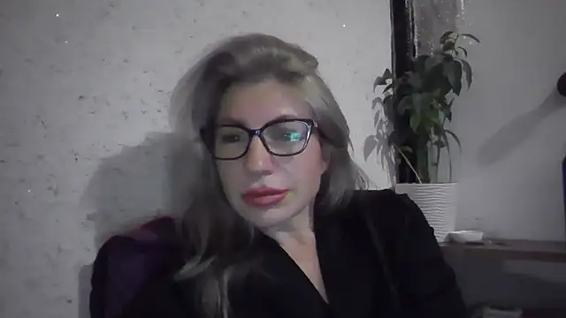 fox red lady7 online show from November 12, 2025, 8:30 pm