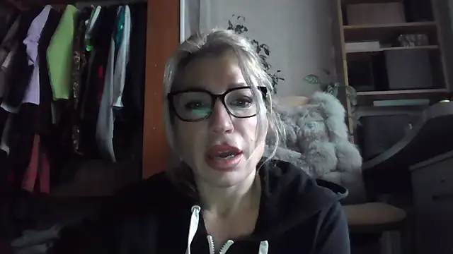 fox red lady7 online show from November 17, 2025, 10:21 am