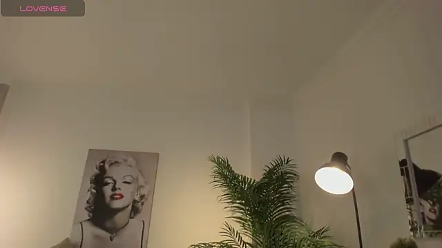 LUNAA    online show from November 13, 2025, 3:38 am