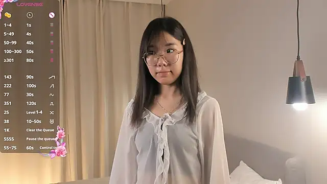 UdelaDodson online show from September 17, 2025, 3:03 pm