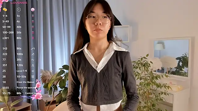 UdelaDodson online show from September 29, 2025, 3:06 pm