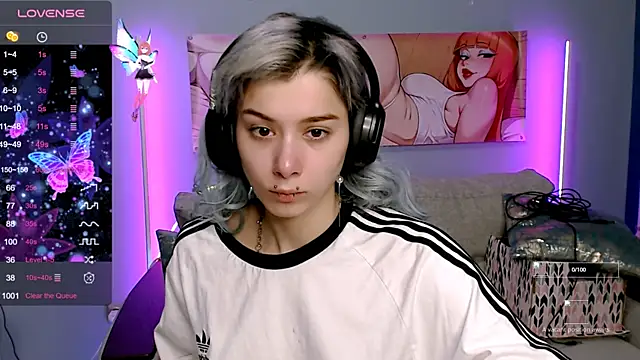 Snapshot of SophieAsh chatting on October 17, 2025, 8:06 am SophieAsh online show from October 17, 2025, 8:06 am