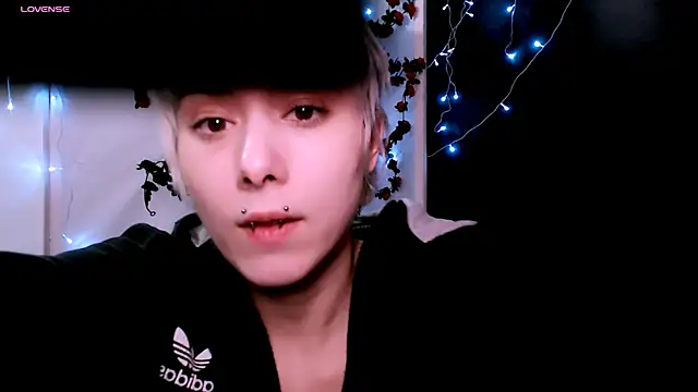 Snapshot of SophieAsh chatting on January 12, 2026, 6:57 pm SophieAsh online show from January 12, 2026, 6:57 pm