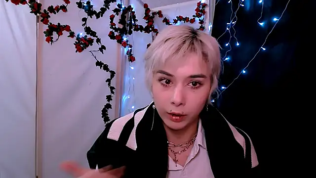 Snapshot of SophieAsh chatting on January 14, 2026, 7:19 pm SophieAsh online show from January 14, 2026, 7:19 pm