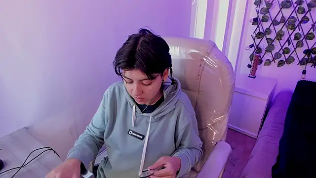 Nathaly ds online show from October 25, 2025, 8:14 pm