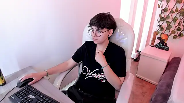 Snapshot of Nathaly_ds chatting on December 13, 2025, 7:53 pm Nathaly ds online show from December 13, 2025, 7:53 pm