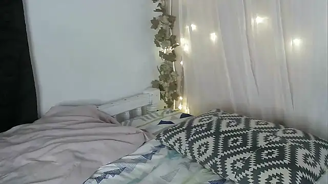 Snapshot of lishainparis18 chatting on October 7, 2025, 8:22 am lishainparis18 online show from October 7, 2025, 8:22 am