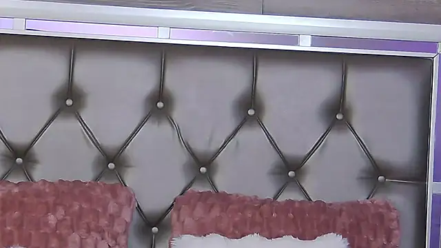 LunaHart online show from May 5, 2026, 1:57 am