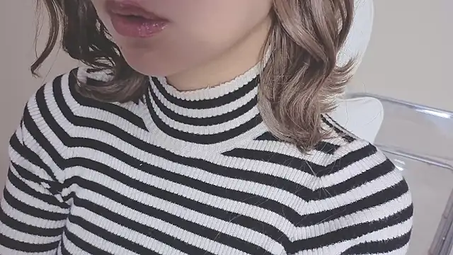 Snapshot of miho-ch chatting on May 27, 2026, 12:35 pm miho-ch online show from May 27, 2026, 12:35 pm
