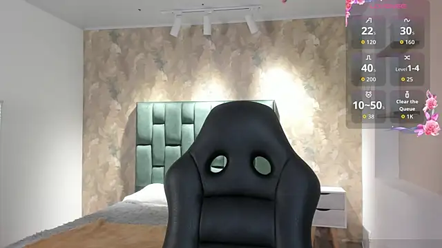 Saya Amaretto1 online show from November 5, 2025, 9:04 pm