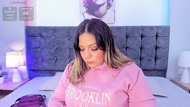 isabella horney  online show from November 9, 2025, 7:34 pm