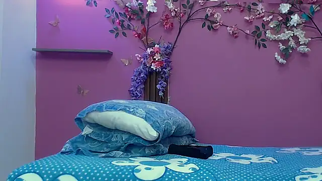 skinnybarbie022 online show from November 18, 2025, 1:22 am