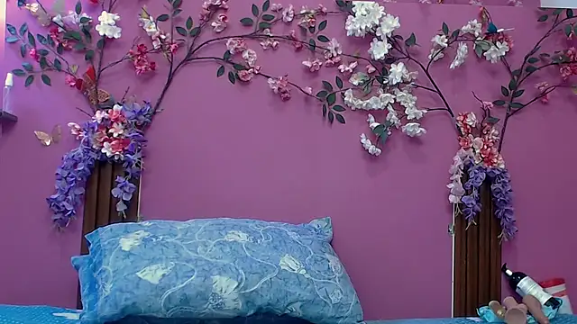 skinnybarbie022 online show from November 21, 2025, 1:04 am