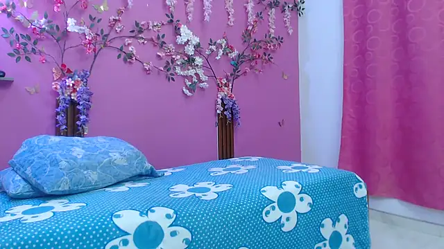 skinnybarbie022 online show from February 10, 2026, 12:15 am